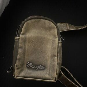 Wrangler Green Belt Bag Compact and Durable